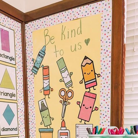 Ms. Alina 🌈✏️ TK Teacher on Instagram: "Art corner is finished🌈✏️ This year I am doing shared supplies and extras are organized in drawers! It’s my first year doing shared supplies and I am hoping I like it🤞 . . . #classroomorganization #artcenter #classroominspiration #classroomsetup #tkclassroom #elementaryteacher #classroomdecor #classroom #classroomideas #backtoschool" Open House For Kindergarten Ideas, Sel Classroom Setup, 3rd Grade Classroom Decor, First Grade Classroom Set Up, 1st Grade Classroom Set Up, Tk Teacher, Classroom Art Display, Calendar Classroom, Early Childhood Education Classroom