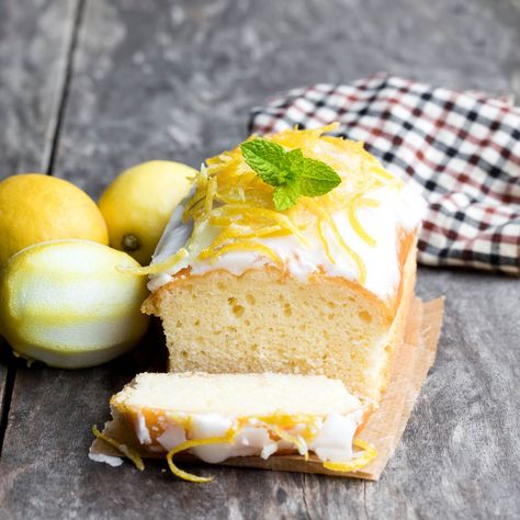 Gin and Tonic Loaf Cake Gin And Tonic Cake, Lemon Bread Recipes, Condensed Milk Cake, Lemon Poppyseed Cake, Lemon Bread, Chocolate Popcorn, Milk Cake, Baking Project, Lemon Poppyseed