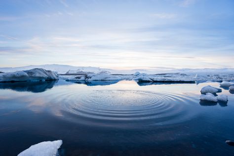 Make your dream trip a reality this Winter with our tailor-made tours! Get on the plane to Iceland without the worry of finding accommodation, car rental or activities along the way, as the choice can be overwhelming. Our travel experts take into... Circle Pictures, Pictures Landscape, Arctic Air, Mountain Pictures, Nature Architecture, Minimalist Landscape, Water Ripples, Arctic Circle, Snow Mountain