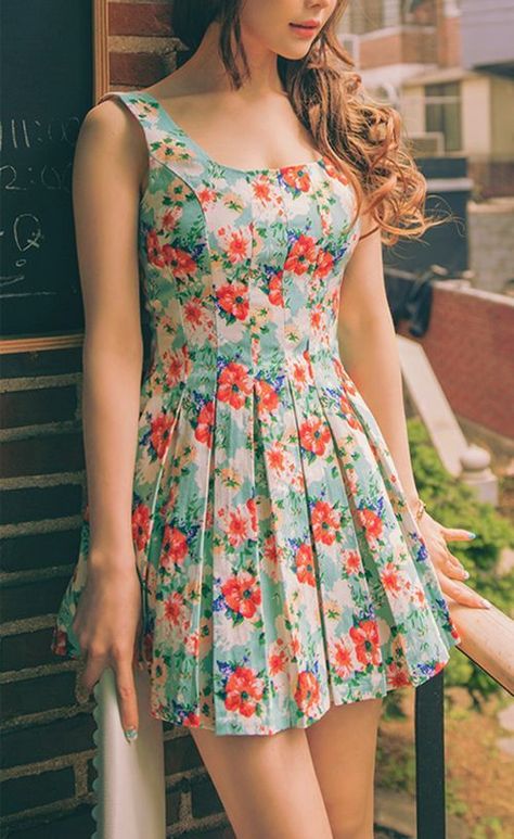 Everyday New Fashion: Pretty Floral Print Sleeveless Dress #fashion #beautiful #pretty Mode Retro, 2015 Fashion Trends, Dresses Holiday, Floral Denim, 여자 패션, Cute Summer Outfits, 2015 Fashion, Gyaru, Women Dress