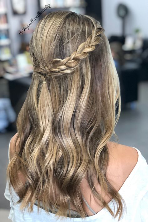 #braid #blowout #curl #style #beauty #virginiabeach #tangledupsalonvb Blowout Hairstyles With Braid, Blowout With Braid, Dry Bar Hairstyles, Blow Dry Bar Hairstyles, Bar Hairstyles, Curly Blowout, Side Plait, Blowout Curls, Wedding Hair Brunette