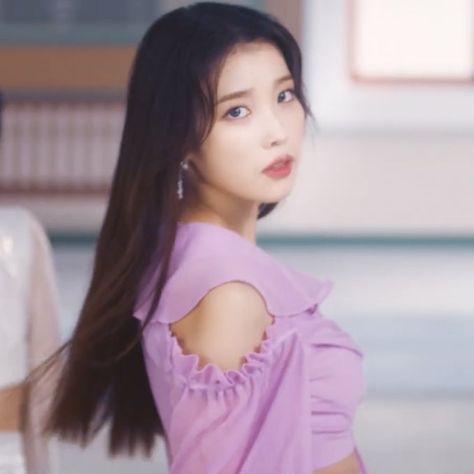 Iu Lilac, Iu Kpop, Iu Hair, Lee Jieun, Iu Fashion, Korean Actress, Bts Twt, Korean Beauty, Korean Singer