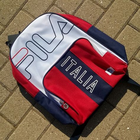 Lovely, practical and stylish. This smallish backpack from Fila Black Line Men's Bagpack, Fila Bag, Collage Bag, Fila Outfit, Bat Bag, Best Laptop Backpack, Disney Baby Clothes, Water Resistant Backpack, All Nike Shoes