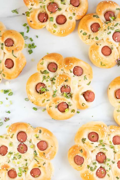 Chinese Hot Dog Flower Buns - BEYOND THE NOMS Chinese Bakery, Flower Bun, Laos Food, Chinese Recipe, Milk Bread, Savory Pastry, Hot Dog Recipes, Recipes Appetizers And Snacks, Bread Roll