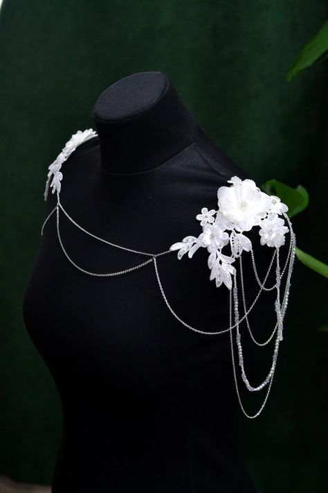 Delicate Shoulder Necklace for Bridal With Flowers and Long - Etsy Croatia Necklace Wedding Dress, Beaded Body Chain, Bridal Body Jewelry, Navi Avatar, Wedding Body, Avatar Oc, Shoulder Jewelry, Wedding Dress Jewelry, Shoulder Necklace