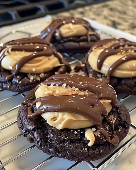 Buckeye Cookies Recipe, Buckeye Brownie Cookies, Buckeye Cookies, Buckeye Brownies, Buckeyes Recipe, Chocolate Cake Cookies, Christmas Baking Recipes, Holiday Sprinkles, Cookie Brownie Bars