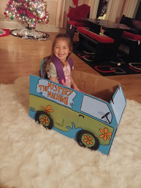 Cardboard Mystery Machine, Diy Mystery Machine, Scooby Doo Trunk Or Treat Ideas, Scooby Doo Diy, Kindy 500, Scooby Doo Halloween Party, Scooby Doo Halloween Costumes, Scooby Doo Costumes, Scooby Doo Birthday Party