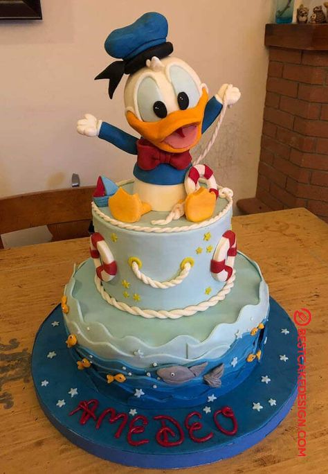 Duck Cake Design, Duck Birthday Cake, Donald Duck Birthday, Donald Duck Cake, Cinderella Cake Designs, King Cake Bites, Kings Cake Cupcakes, New Orleans King Cake, Aladdin Cake