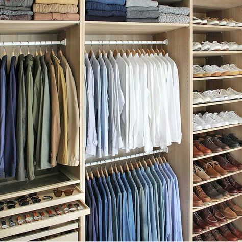 Simple Capsule Wardrobe, Perfect Capsule Wardrobe, Walking Closet, Dream Closet Design, Closet Layout, Men Closet, Bedroom Closet Design, Dream Closets, Closet Goals