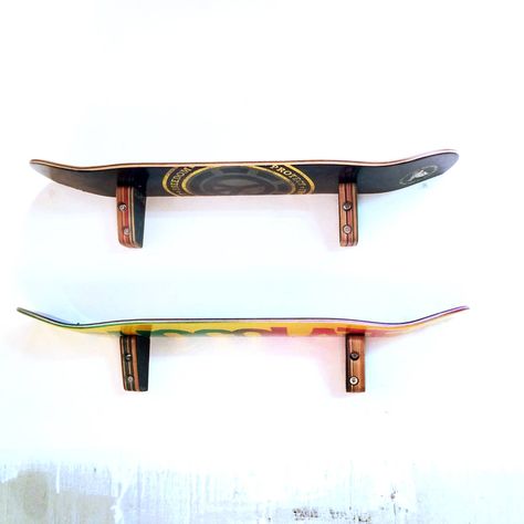 Really love this, from the Etsy shop SkateOrDesign. https://etsy.me/2TCjUpz #etsy #furniture #storage #skateboardshelf #shelf #kidsshelf #kidswalls #walldecor #wallshelf #skateboarding Skateboarding Room, Skateboard Shelf, Skateboard Shelves, Skateboard Room, Skateboard Furniture, Skateboard Rack, Skateboard Decor, Teen Wall, Skateboard Park