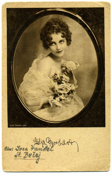 Vintage Style Portrait Photography, Photos From 1800s, 1890s Illustration, Classic Beauty Aesthetic, Vintage Woman Photography, 1800s Pictures, Vintage 1800s Aesthetic, Old Photos Aesthetic, 1800 Portrait