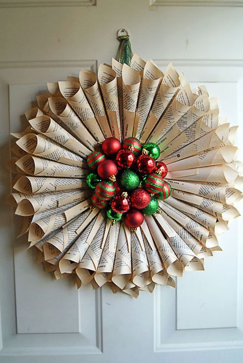 Ann's Snap Edit Scrap: Rolled book page wreath Rolled Paper Wreath, Paper Wreaths, Book Sculptures, Paper Cup Crafts, Book Wreath, Christmas Styling, Sheet Music Crafts, Iris Folding Pattern, Book Page Wreath