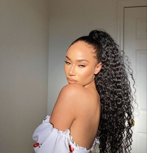 Curly High Ponytail, High Curly Ponytail, High Ponytail Braid, Diy Tiktok, Low Ponytail Hairstyles, Curly Hair Ponytail, Curled Ponytail, Slicked Back Ponytail, High Ponytail Hairstyles