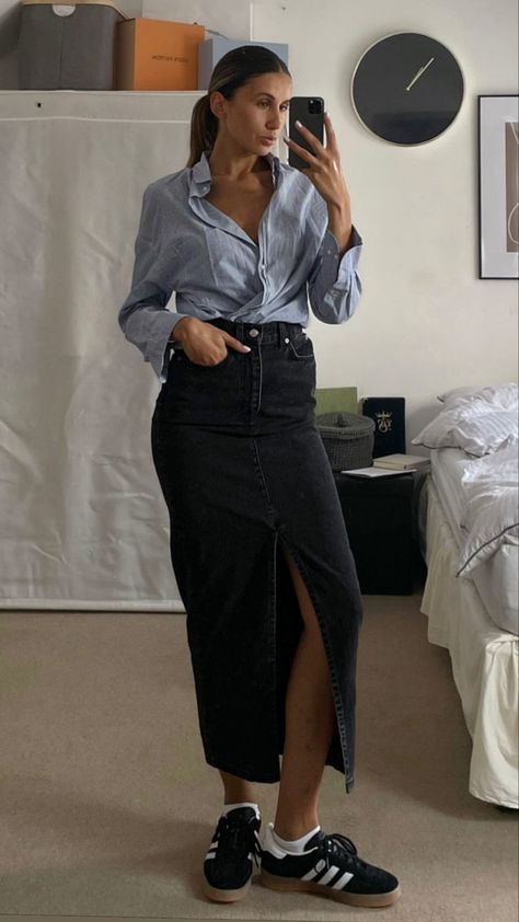 Maxi Black Jean Skirt, Black Jeans Skirt Outfit Summer, Black Long Jeans Skirt Outfit, Long Denim Skirt Outfit Black, Black Denim Long Skirt, Gray Denim Skirt Outfit, Black Denim Skirt Outfit Casual, Long Black Jean Skirt Outfit, Black Long Denim Skirt Outfit