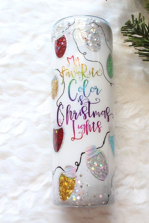 Beautiful Christmas Lights, Tumblers Christmas, Holiday Tumblers, Tumbler Inspiration, Tumbler Cups Personalized, Christmas Cups, Glitter Tumbler Cups, Yeti Cup, Custom Tumbler Cups