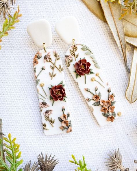 Floral Clay Earrings, Polymer Clay Jewellery, Polymer Clay Cupcake, Diy Earrings Easy, Polymer Clay Embroidery, Polymer Clay Flower Jewelry, Diy Earrings Polymer Clay, Handmade Clay Jewelry, Polymer Clay Jewelry Tutorials