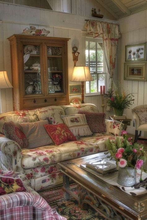 Cottage Core Livingroom, Cottage Core Interior, Cottage Kitchen Inspiration, French Country Decorating Living Room, Country Style Living Room, Cottagecore Living, Condo Living Room, Cottage Decor Farmhouse, Vintage House Plans