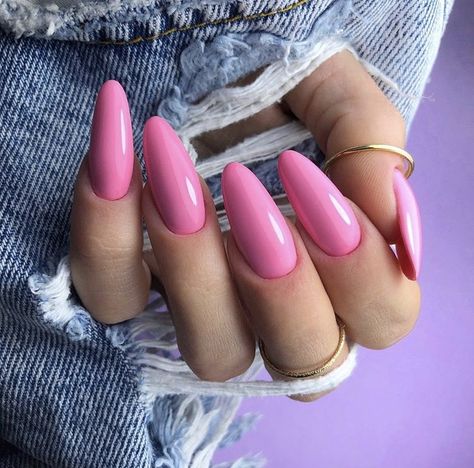 Almond Nails Pink, Rosa Barbie, Art Designs Ideas, Luxurious Fashion, Polish Ideas, Spring Nail Colors, Rose Nails, Almond Acrylic Nails, Shellac Nails