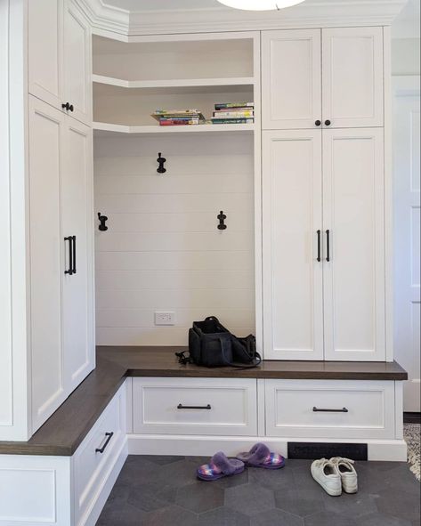 Drop Zone Coat Closet, Mudroom With Fridge, Mudroom Built Ins With Bench, Corner Mudroom Ideas, Small Mudroom Ideas, Mudroom Cubbies, Mudroom Remodel, Entry Storage, Laundry Room/mud Room