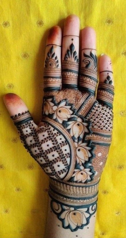 Mehandi Design For Hand, Traditional Mehndi Designs, Hand Mehndi Design, Mehndi Designs Bridal Hands, Full Hand Mehndi, Rose Mehndi Designs, Bridal Henna Designs, Mehndi Design Pictures, Pretty Henna Designs