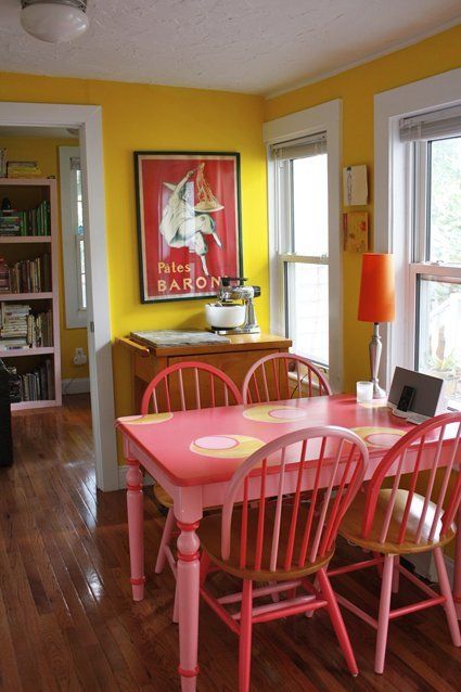 Amy's Apartment: Collections of Color — House Tour | Apartment Therapy Painted Dining Room Table, Pink Chairs, Painted Kitchen Tables, Funky Kitchen, Color House, Apartment Painting, Painted Dining Table, Colorful Apartment, Dining Room Colors