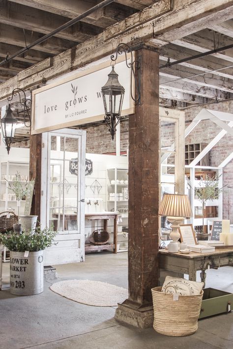 Country Retail Store Design, Farmhouse Store Design, Storefront Decorating Ideas, Love Grows Wild, Antique Retail Display, Shed Retail Store, Beautiful Retail Spaces, Booth Entrance Ideas, Warehouse Retail Design