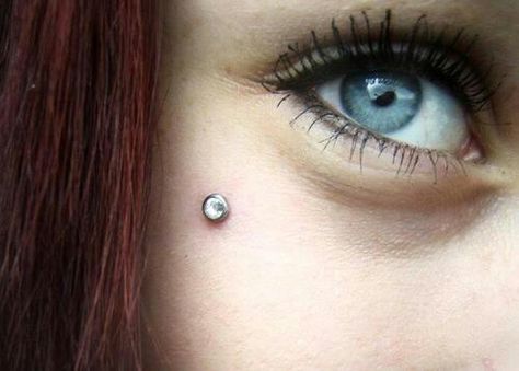 Teardrop microdermal Piercing Under Eye, Eye Dermal, Piercing Arcade, Microdermal Piercing, Eye Piercing, Face Piercings, Piercings For Girls, Facial Piercings, Dermal Piercing