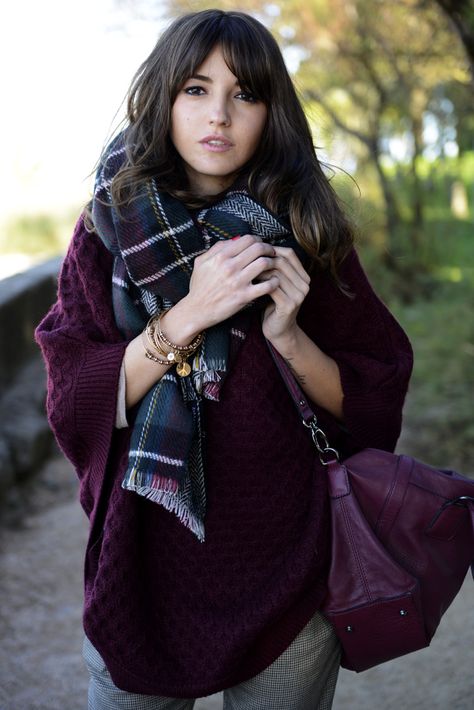 burgundy Plum Sweater, Mode Shoes, Deep Winter, Burgundy Hair, Mode Vintage, Burgundy Color, Looks Style, Mode Inspiration, Winter Looks