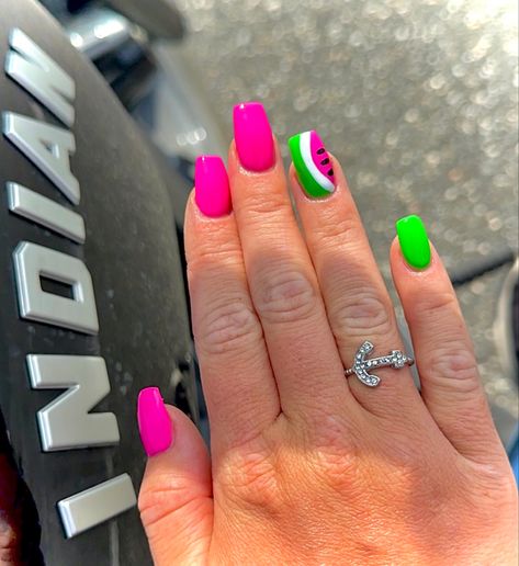 August Nail Ideas Acrylic Short, Summer Nails Watermelon, Watermelon Nail Designs, Watermelon Nail, Watermelon Nail Art, Fruit Nails, Cute Summer Nail Designs, 2023 Nails, Silver Glitter Nails