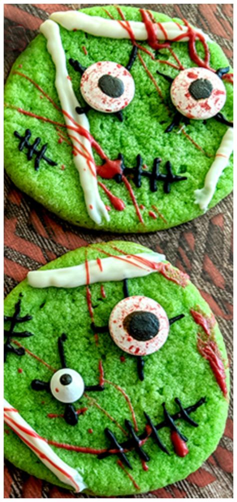 Creepy Zombie Cookies ~ Super fun and easy... great for a zambie party or Halloween party. Zombie Desserts, Zombie Cookies Decorated, Zombie Themed Party Food, Zombie Finger Cookies, Zombie Cake Pops, Zombie Party Food, Zombie Hand Cupcakes, Zombie Snacks, Zombie Party Decorations