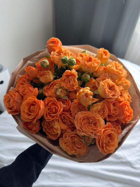 aesthetic orange spray roses Orange Roses Bouquet Aesthetic, Academia Wedding, Dark Academia Wedding, Orange Rose Bouquet, Buy Her Flowers, Give Me Flowers, Aesthetic Orange, Dark Flowers, Nothing But Flowers