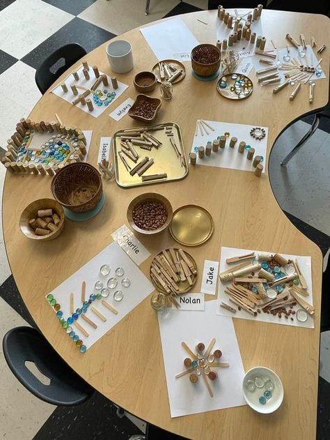 Reggio Emilia Inspired Practice | Facebook Regio Emilia Classroom Set Up, Regio Emilia Activities Ideas, Abordagem Reggio Emilia, Provocations Reggio, Reggio Emilia Preschool, Reggio Emilia Classroom, Craft Activities For Toddlers, Reggio Inspired Classrooms, Reggio Emilia Inspired