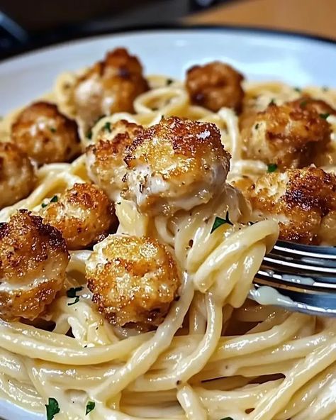 Golden Garlic Chicken Bites Over Creamy Parmesan Pasta - SavorySplash Creamy Parmesan Pasta, Garlic Chicken Bites, Chicken Breast Pasta, Garlic Chicken Pasta, Creamy Parmesan Sauce, Pasta Ingredients, Creamy Parmesan, Parmesan Pasta, Garlic Parmesan Chicken