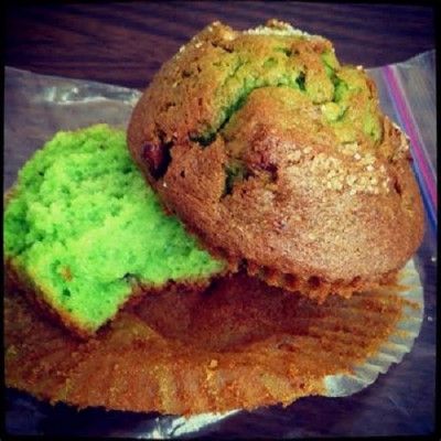 Cake Mix Muffins Recipes, Chocolate Pistachio Cake, Pistachio Muffins Recipe, Vegan Cake Mix, Pistachio Fudge, Pistachio Muffins, Buttermilk Muffins, Muffins Blueberry, Cake Mix Muffins