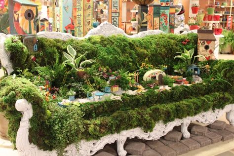 Garden Center Displays, Atlanta Market, Gardening Trends, Deco Nature, Moss Garden, Florist Shop, Merchandising Displays, Deco Floral, Garden Sofa