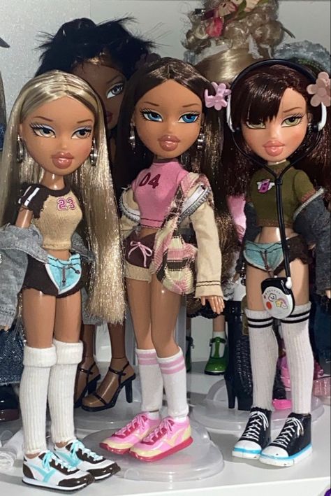 Cute Y2k Pfp, Goth Bratz, Pfp Goth, Goth Doll, Y2k Pfp, Bratz Doll Outfits, Brat Doll, Bratz Girls, Bratz Inspired Outfits