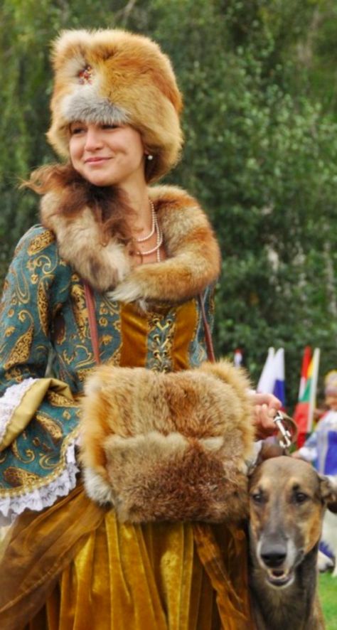 Costume of Polish szlachta (nobility), c. 18th century Polish Traditional Braids, Polish Costume Traditional Clothes, Polish Dress Traditional, Polish Cultural Clothing, Polish Traditional Clothing, Traditional Polish Clothing, Polish Clothes, Polish Traditional Costume, Polish Costume