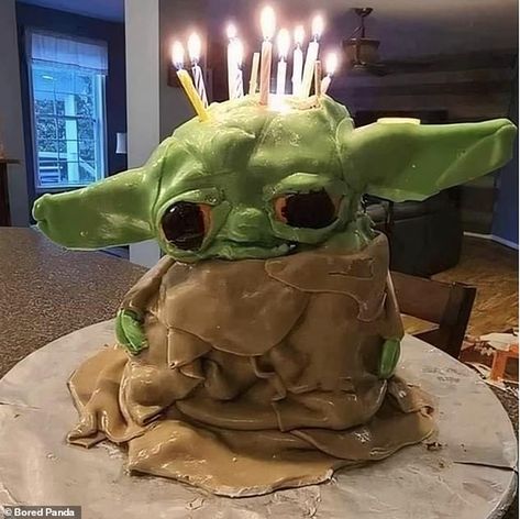 Cakes that are the stuff of nightmares, including a creepy replica of Jacinda Ardern | Daily Mail Online Epic Cake Fails, Bolo Pikachu, Creepy Cakes, Hedgehog Cake, Cake Fails, Fondant Decorations, Marzipan, Baddie Outfits, Wedding Trends