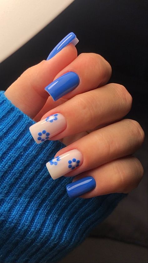 Cute Short Prom Nails, White Nails With Blue Flower Design, Light And Dark Nails, Nails Cornflower Blue, Light Blue Cute Nails, Cobalt Blue And White Nails, Dark Sky Blue Nails, Tiffany Blue Nails Short, Blue And White Nail Ideas Simple