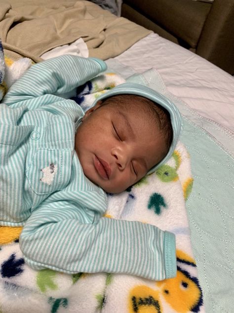 Babies Are Lil Blessings 💙 Black Newborn Baby Boy, Cute Newborn Babies, Newborn Baby Boy Hospital, Newborn Baby Hospital, Newborn Black Babies, Black Baby Boys, Fake Baby, Baby Boy Swag, Cute Black Babies