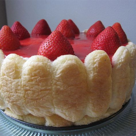 Strawberry Torte Strawberry Torte Recipe, Strawberry Torte, Easy Strawberry Desserts, Homemade Strawberry Sauce, Torte Recipe, Strawberry Dessert Recipes, Baked Strawberries, Lady Fingers, Easy Strawberry