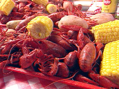 Crawfish Boil Recipe for 40 to 45 Pounds of Crawfish recipe from FoodNation with Bobby Flay via Food Network Boiling Recipes, Crawfish Recipe, Crawfish Boil Recipe, Live Crawfish, Crawfish Recipes, Crawfish Etouffee, Low Country Boil, Boiled Food, Emeril Lagasse