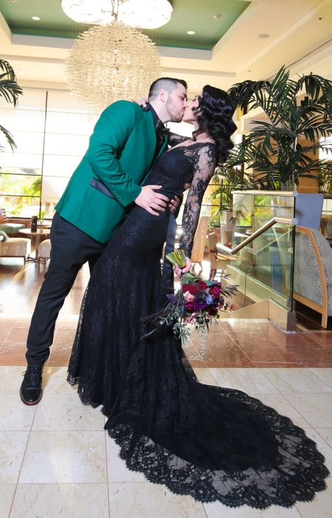 Dark Green Reception Dress, Emerald And Black Wedding Dress, Black Wedding Dress Fitted, Black And Green Wedding Dress, Forest Green Wedding Dress, Dark Green And Black Wedding, Black And Green Wedding, Wedding Dress Green, Green Wedding Suit