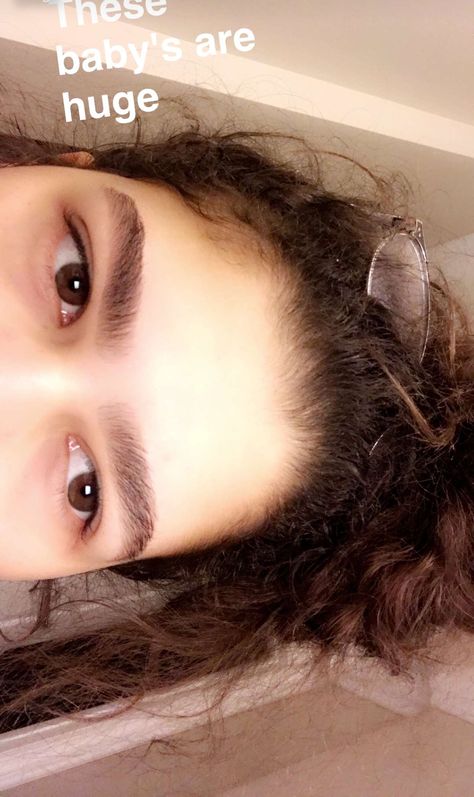 Zendaya Eyebrows, Best Eyebrows, Best Eyebrow Products, Pink Wallpaper Iphone, Pink Wallpaper, Eyebrows, Zen, Pearl Earrings, Hoop Earrings