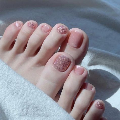 Hot Summer Toe Nail Korean Pedicure Ideas, Glitter Toe Nails, Simple Toe Nails, Feet Nail Design, Foot Nail, Brown Nails Design, Hello Nails, Classy Nail Designs, Summer Toe Nails