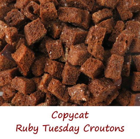 I used a fresh loaf of pumpernickel bread when I made copycat Ruby Tuesday croutons. Fresh bread takes longer to bake but I think it makes for a better duplicate of the original: a little crunch but mostly soft and tender crouton. You do not want a hard, dry crouton that bursts into a billion pieces when you bite into it. Ruby Tuesday Croutons, Ruby Tuesday Recipes, Unique Pasta Salad, Salad At Home, Crouton Recipes, Fried Goat Cheese, Cheese Croutons, Apple Salad Recipes, Ruby Tuesday