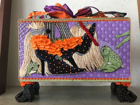 Broom Parking, Magnet Crafts, Stitch Gift, Plastic Canvas Tissue Boxes, Halloween Cross Stitches, Halloween Embroidery, Cross Stitch Finishing, Needlepoint Stitches, Needlepoint Designs