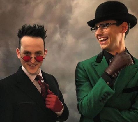 Oswald Cobblepot X Edward Nygma, Oswald And Edward, Nygmobblepot Fanart, Edward Nygma Gotham, Penguin And Riddler, Powerman 5000, Gotham Cast, Edward Nygma, Goofy Smile