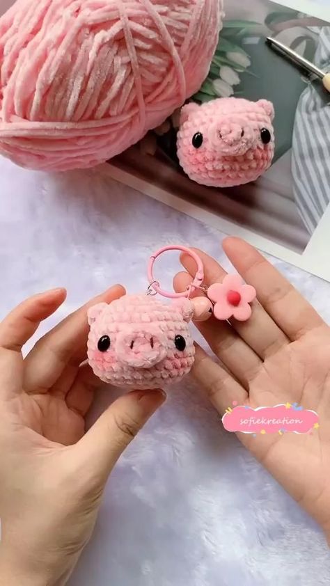 Crochet Toys Free, Ball Of Yarn, Crochet Keychain Pattern, Crochet Bee, Pola Amigurumi, Crochet Hair Accessories, Crochet Stitches Video, Kawaii Crochet, Fun Crochet Projects