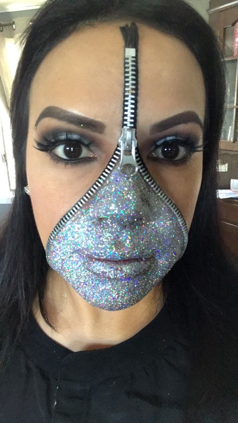 Glitter zipper Halloween makeup Zipper Face Costume, Zipper Halloween Makeup, Zipper Face Makeup, Hair Competition, Sparkly Halloween, Top Halloween Costumes, Zipper Face, Zipper Makeup, Horror Make-up